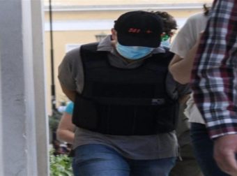 “Ψευτογιατρός” : Συγκλονίζει νέα μαρτυρία ασθενούς με σκλήρυνση κατά πλάκας – Ουρές σε μοναστήρι για να εξετάσει