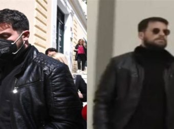 «Που είναι η έξοδος;»: Αμήχανος και ταραγμένος ο Μάνος Δασκαλάκης κατά την έξοδό του από την ανακρίτρια (video)