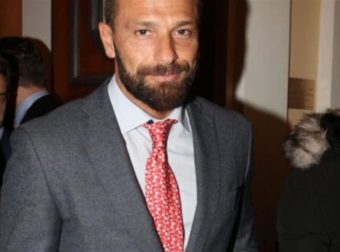 Του έκλεψαν πανάκριβη τσάντα με υπέρογκο χρηματικό ποσό – Η δημόσια έκκληση του Γιάννη Μαρακάκη