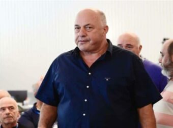 2 εγγόνια και 5 παιδιά: Η μοναδική φωτογραφία του Αχιλλέα Μπέου με την οικογένειά του – «Είναι ένας πατέρας που έγινε μάνα»