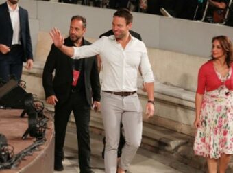 Στέφανος Κασσελάκης: «Ήθελα να είμαι μαζί σας απόψε…» – Τα μηνύματα από την Αμερική