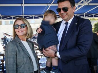 Η φωτογραφία του Κικίλια με τον γιο του ανήμερα της 28ης Οκτωβρίου – «Μακάρι να με αξιώσει ο Θεός…»