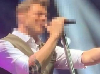 ΣΟΚ στα μπουζούκια! Θαυμάστρια δάγκωσε διάσημο Έλληνα τραγουδιστή (Vid)