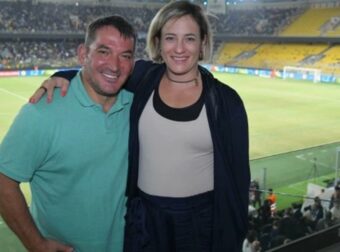 Ο Πύρρος Δήμας στην OPAP Arena – Νέα δημόσια εμφάνιση μαζί με την Αφροδίτη Σκαφίδα στον αγώνα της Εθνικής Ομάδας με την Ολλανδία