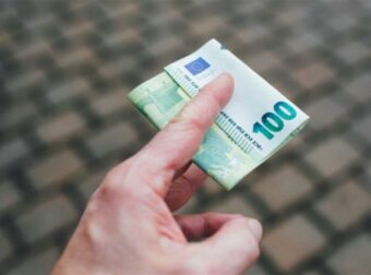 «Βόμβα» με τα επιδόματα ΟΠΕΚΑ – Ανακοινώθηκαν οι ημερομηνίες για τους δικαιούχους