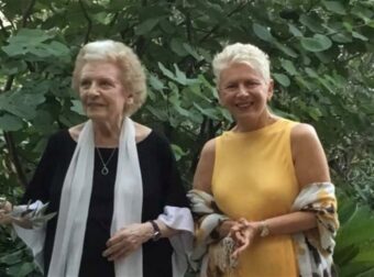 Και η μητέρα της Ακρίτα, απαντάει στον Μπέο: «Είμαι εδώ με τον Αγιο Πέτρο και σας υποδεχόμαστε αν συμφωνεί ο Υψιστος»