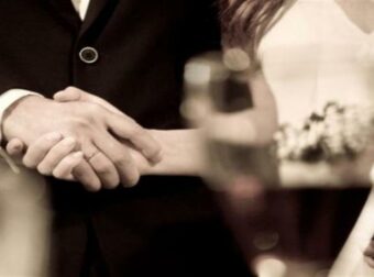 Σάλος: Ελληνίδα πεθερά «έπιασε» τη νύφη με εραστή στο γλέντι του γάμου. Τι ακολούθησε