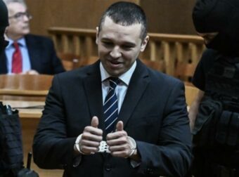 Πανευτυχής ο Ηλίας Κασιδιάρης: Βγήκε από το κελί και επέστρεψε χαμογελαστός στο πατρικό του – «Στο σπίτι και πάλι μετά από 3 χρόνια» (photo)