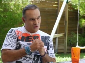 «Είμαστε ο καθένας μία μονογονεϊκή οικογένεια…» – Ο Κρατερός Κατσουλης μίλησε ανοιχτά για την συνεπιμέλεια των παιδιών με την Κατερίνα Καραβάτου