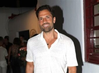 Την βλέπουμε σπάνια! Αυτή είναι η μητέρα του Κωνσταντίνου Αργυρού – Μαμά και γιος μοιάζουν πολύ