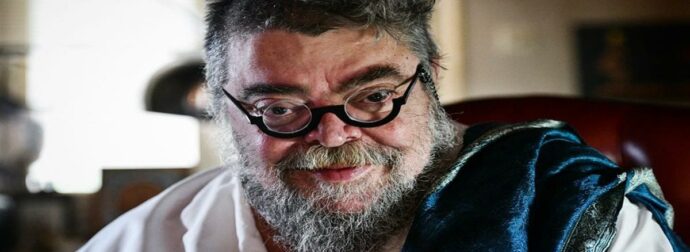 Σταμάτης Κραουνάκης: «Είμαι μονογαμικóς και έχω έναν άνθρωπο στην ζωή μου»