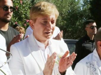 Μαίρη Χρονοπούλου: Κατέρρευσε ο Μάκης Δελαπόρτας πάνω από το φέρετρο – Βγήκε από το σπίτι κλαίγοντας γοερά