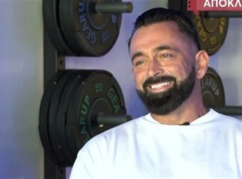 «Την ημέρα του γάμου μου δεν ήρθε…» – Η αποκάλυψη του Bo για τον γάμο του και τον Διονύση Σχοινά