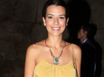 Βάφτιση κόρης Ράλλη & Ανδρούτσου: Το κουφετί φόρεμα της Νικολέτας, ο στολισμός και η ιδιαίτερη μπομπονιέρα