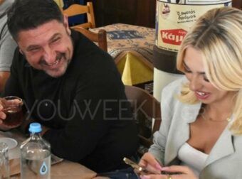 Σε ταβέρνα στη Δραπετσώνα μία ημέρα πριν από τις εκλογές – Ο Νίκος Χαρδαλιάς με την ξανθιά εντυπωσιακή κόρη του