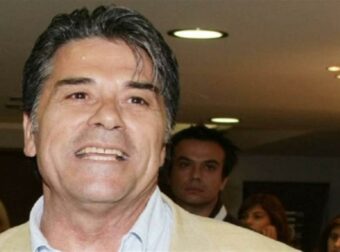 Τρομάξαμε να τον αναγνωρίσουμε: Η πρώτη δημόσια εμφάνιση του Πάνου Μιχαλόπουλου μετά από 12 χρόνια – Πώς είναι σήμερα ο ηθοποιός