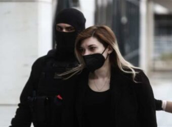 Η Ρούλα Πισπιρίγκου με το αποφυλακιστήριο στα χέρια: Τέλoς η προσωρινή της κράτηση για το θάνατo της Τζωρτζίνας!