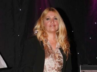 «Μίλησα με το παιδί…» – Η πρώτη αντίδραση της Σαμπρίνας για τη σύλληψη του γιου και του πρώην συντρόφου της στον Βόλο