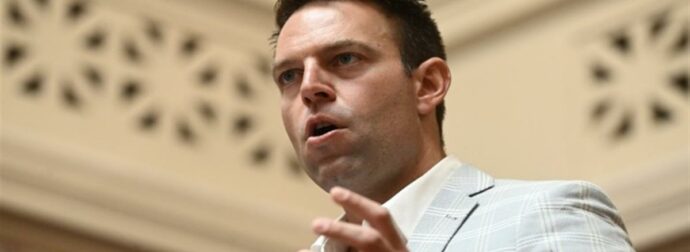 Πυρ και μανία ο Στέφανος Κασσελάκης: «Δείτε τι σκαρφίστηκαν τα ακροδεξιά πιστόλια ανήμερα εκλογών»