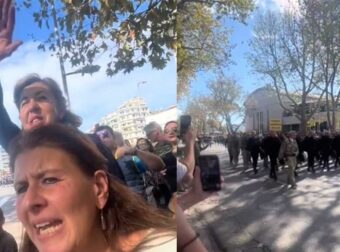 Περήφανη μητέρα καμαρώνει τον γιο της που παρελαúνει με τους ΟΥΚ και «ρiχνει» το Tik Tok