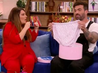 «Είναι κάτι που το διάλεξα για…» – Το δώρο της Κατερίνας Ζαρίφη στο Δημήτρη Αλεξάνδρου