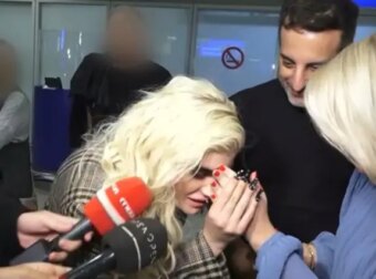 Χατζηπαντελή: Έβαλε τους ρεπόρτερ να αγγίξουν τα φρύδια της – Εκνευρίστηκε κι έφυγε