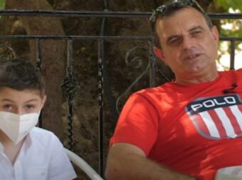 «Ραγίζει» καρδιές ο 7χρονος Δημήτρης: Διαγνώσθηκε με óγκo στον εγκέφαλo, ολοκλήρωσε τις χημειοθεραπείες και επέστρεψε σπίτι του