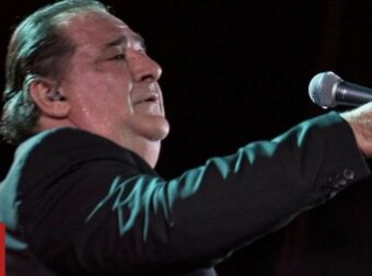 Βασίλης Καρράς: Το τελευταίο του μήνυμα – «Μα τι αγάπη είναι αυτή; Ευχαριστώ τον ελληνικό λαό»
