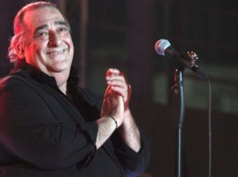 Βασίλης Καρράς: «Στον παράδεισο από απόψε το βράδυ, θα μάθουν πώς να διασκεδάζουνε…» – Τα αστέρια της πίστας αποχαιρετούν το σπουδαίο καλλιτέχνη