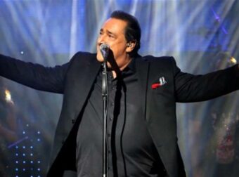 Βασίλης Καρράς: Τι συνέβη έξω από το σπίτι του στο Κοκκινοχώρι Καβάλας μετά το θάνατό του