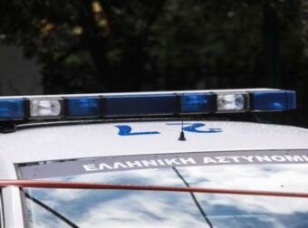 Έγκλημα στο Περιστέρι: Ποινική δίωξη στον 35χρονο πατροκτόνο – Ο πατέρας είχε συλληφθεί για ενδοοικογενειακή βία