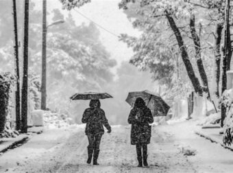Έκτακτο δελτίο επιδείνωσης του καιρού από ΕΜΥ: «Καθ’ οδόν» διήμερος χιονιάς, καταιγίδες και θυελλώδεις άνεμοι – Οι περιοχές στο «μάτι του κυκλώνα»