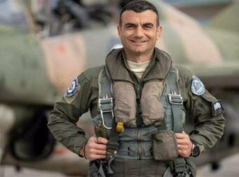 Συντριβή αεροσκάφους στην Καλαμάτα: «Ήταν ο άγγελος μου» – Σπάραξε η αδελφή του επισμηναγού που πέθανε