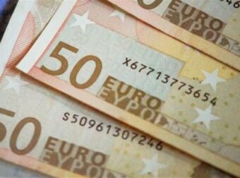 «Στάνταρ» επίδομα 300 ευρώ για δύο χρόνια – Οι νέοι δικαιούχοι