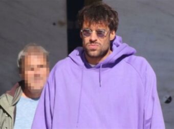 Κρατούσε από το χέρι την 5χρονη κόρη τους – Η σπάνια έξοδος του Γιώργου Πρίντεζη με την σύζυγό του στο κέντρο της Αθήνας