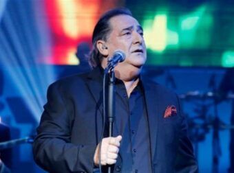 Βασίλης Καρράς: «Ήταν κλινήρης στο κρεβάτι» – Αποκαλύψεις για τις τελευταίες ημέρες πριν την ανακοπή καρδιάς