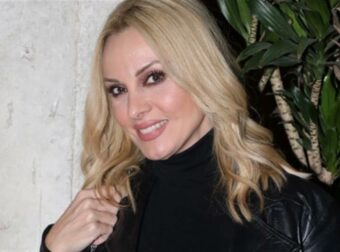 «Καμιά φορά τα λέμε και με τους φίλους μας μεταξύ μας…» – Το σχόλιο της Πέγκυς Ζήνα για το τραγούδι “Άδωνης”