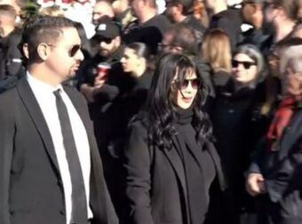 Κοκκινοχώρι Καβάλας ΤΩΡΑ – Συντετριμμένη η Πάολα στο τελευταίο αντίο του Καρρά
