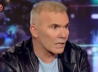 Στέλιος Ρόκκος: «Δεν είχαν αποφασίσει αν είμαι straight, αν είμαι gay μέσα στο μυαλό τους» – Η αποκάλυψη για την προσωπική του ζωή