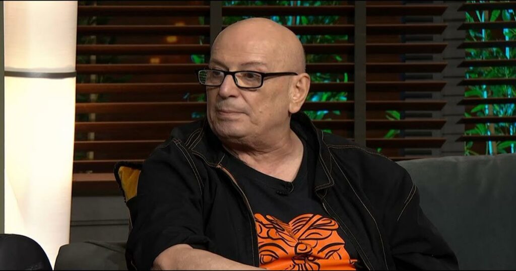 «Μπαίνω στο καμαρίνι, μου λέει “Παύρι, αυτό για σένα” και μου πετάει έναν φάκελο που μέσα είχε…»:  Συγκλονίζει για τον Μαζωνάκη ο άνθρωπος που έγραψε το “παιδί της νύχτας”