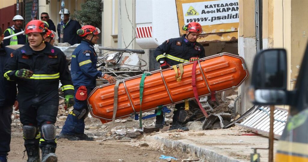 Τραγικός επίλογος από την κατάρρευση κτιρίου στην Πλάκα: Εντοπίστηκαν συνολικά έξι οι νεκροί – Πυροσβεστική: Καμία οσμή αερίου