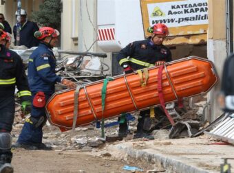 Τραγικός επίλογος από την κατάρρευση κτιρίου στην Πλάκα: Εντοπίστηκαν συνολικά έξι οι νεκροί – Πυροσβεστική: Καμία οσμή αερίου