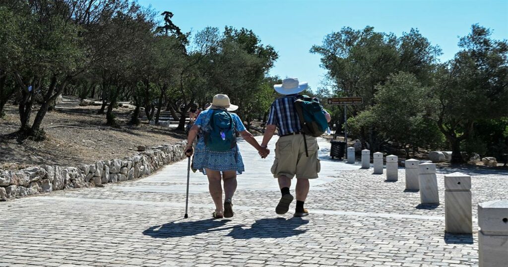 «Προτιμώ να τα ξοδέψω σε διακοπές παρά να τα αφήσω στα παιδιά μου»: Οι συνταξιούχοι Δεν κρατούν τα λεφτά για τα παιδιά τους, αλλά προτιμούν να περνούν καλά
