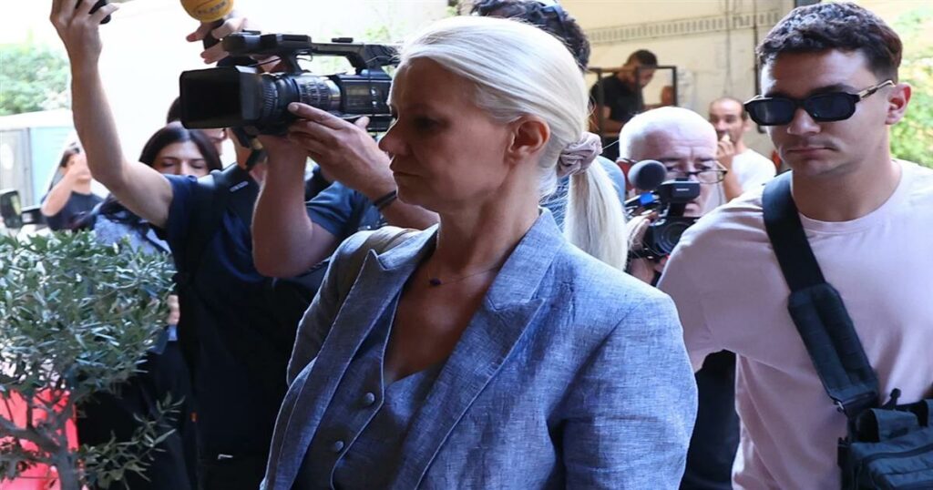 «Βλέπω, ότι έχεις λίγο θηλυκότητα πάνω σου – Αν δεν κάνουμε γρήγορα πλασμαφαίρεση, θα γίνεις γκέι» – Νέα μαρτυρία για τη γιατρό του Μαζωνάκη