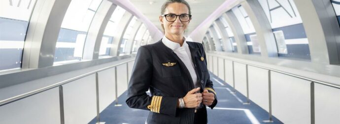Αυτή είναι η Γαλλίδα πιλότος που επέλεξε η Air France για να μεταφέρει τον Πάπα Λέοντα κατά την επίσκεψή του στη Γαλλία
