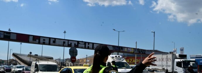 48χρονος επιτέθηκε σε δύο γυναίκες τροχονόμους που του έκοψαν κλήση – «Δεν θα γράψεις εσύ εμένα» (video)