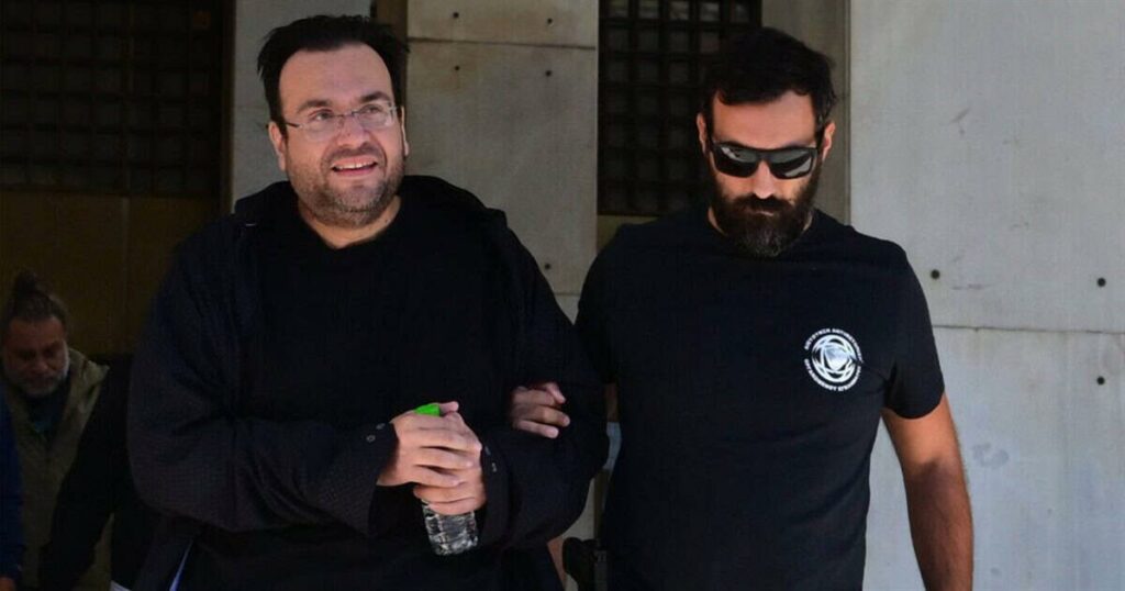 Στον ανακριτή ο Φίλιππος Καμπούρης και η σύζυγός του: «Είμαι αθώος, είναι σκευωρία», είπε φεύγοντας από τη ΓΑΔΑ (video)