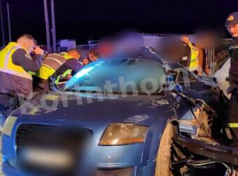 ΕΚΤΑΚΤΟ – Σμπαραλιάστηκαν τα ΙΧ: Σφοδρό τροχαίο στην Εθνική οδό με σύγκρουση δύο αυτοκινήτων που έγιναν άμορφες μάζες (Φωτογραφίες)