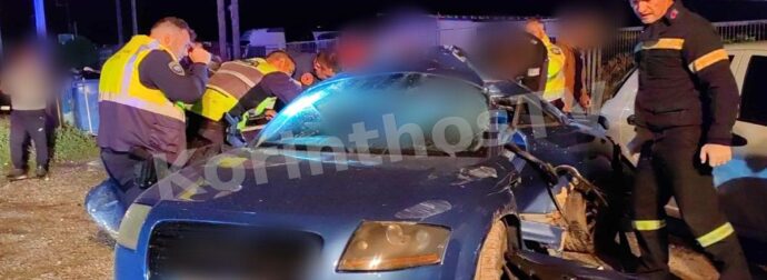 ΕΚΤΑΚΤΟ – Σμπαραλιάστηκαν τα ΙΧ: Σφοδρό τροχαίο στην Εθνική οδό με σύγκρουση δύο αυτοκινήτων που έγιναν άμορφες μάζες (Φωτογραφίες)