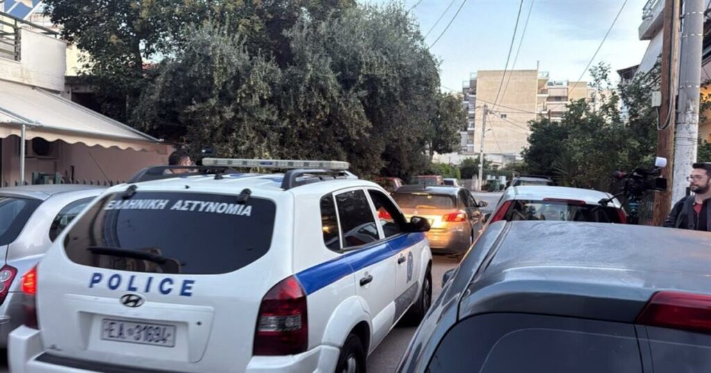 ΕΚΤΑΚΤΟ: Γυναίκα βρέθηκε δολοφονημένη στο σπίτι της – Κρατούνται ο γιος και ο ανιψιός της (video)